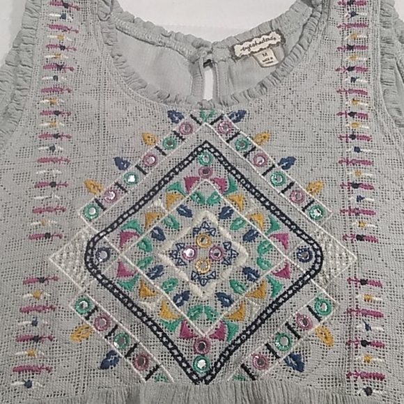 Eyeshadow Hi-Lo Sleeveless Shirt - Picture 3 of 6